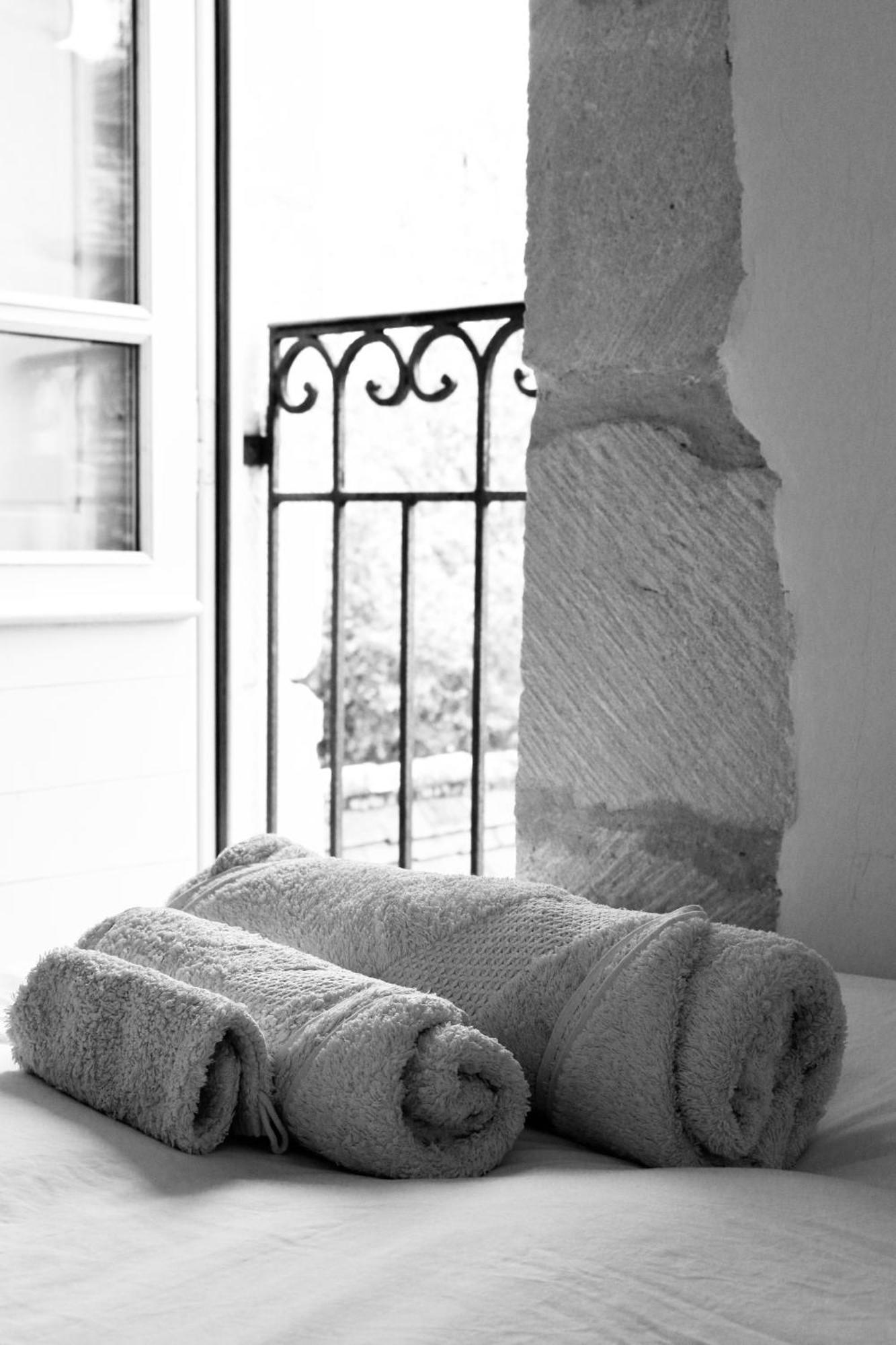 Les Perroutis Villa Saint-Alvère Kamer foto